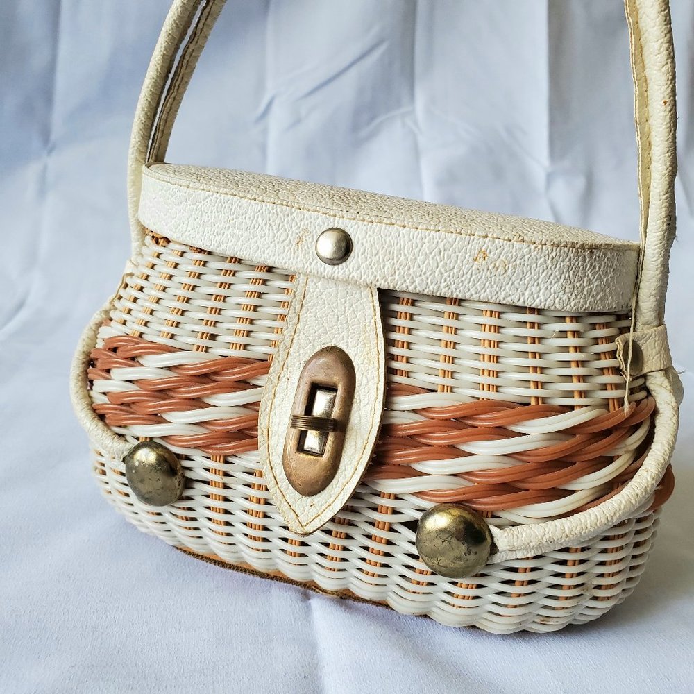 Adorable Vintage 70s wicker disco bag